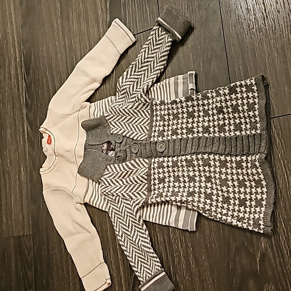 Girls sweater size 3-6 months. 2 pieces total. Both same size